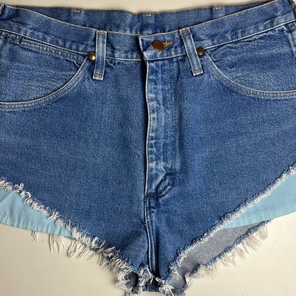 Wrangler Vintage High Rise Cut Off Medium Bootie Shorts Denim Daisy Dukes - Picture 7 of 7